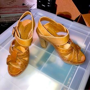 Chloe Authentic Vintage Tan Leather Sandals w Wooden Heels size EU 36